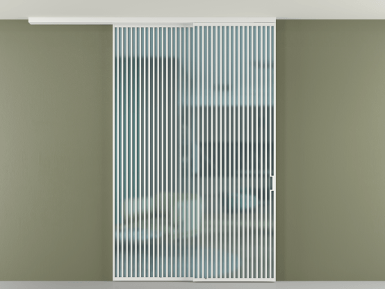 Алюминевая перегородка АЛПР 040.06_АБЛ_САТ ГОЛ_new. Цвет Алюминий белоснежный. Материал Алюминий в эмали. Коллекция Перегородка Formato вдоль стены на потолок 2 створки с синхронным механизмом. Картинка.